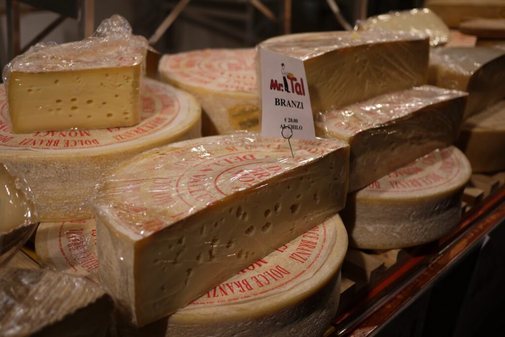 where to buy cheese in Bologna